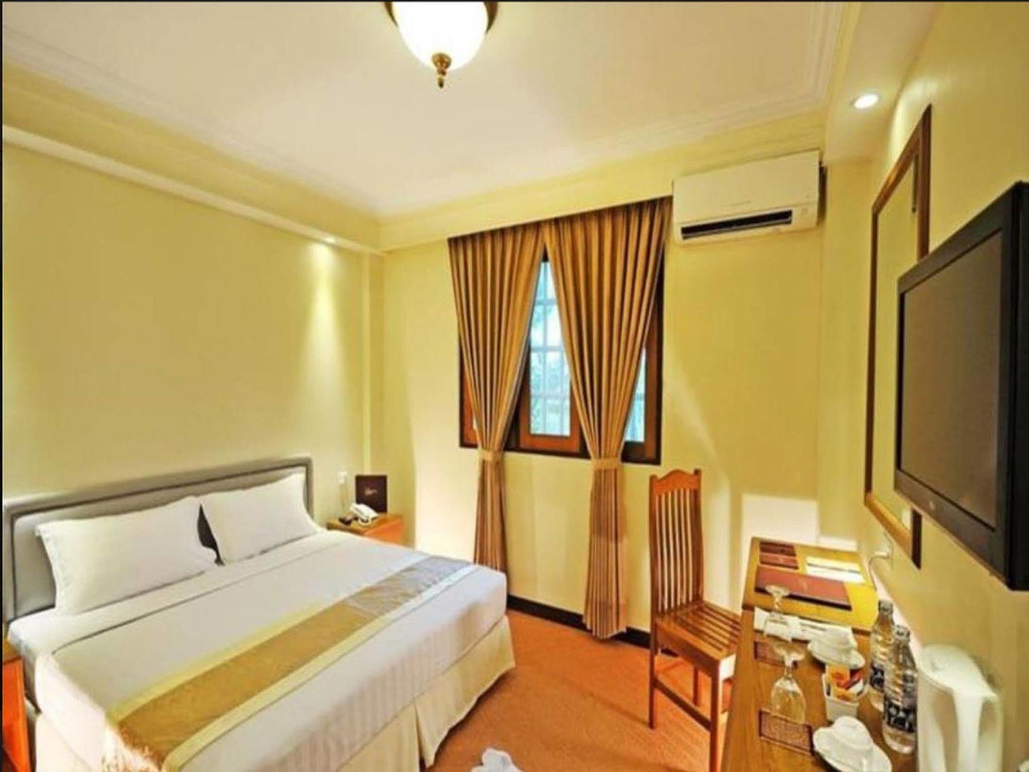 Royal Golden View Hotel Янгон Екстер'єр фото