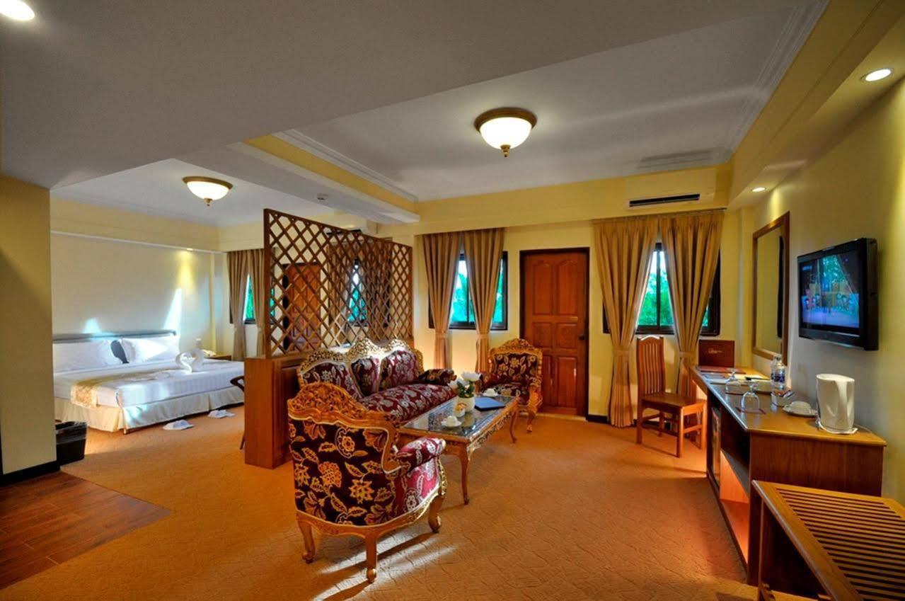 Royal Golden View Hotel Янгон Екстер'єр фото