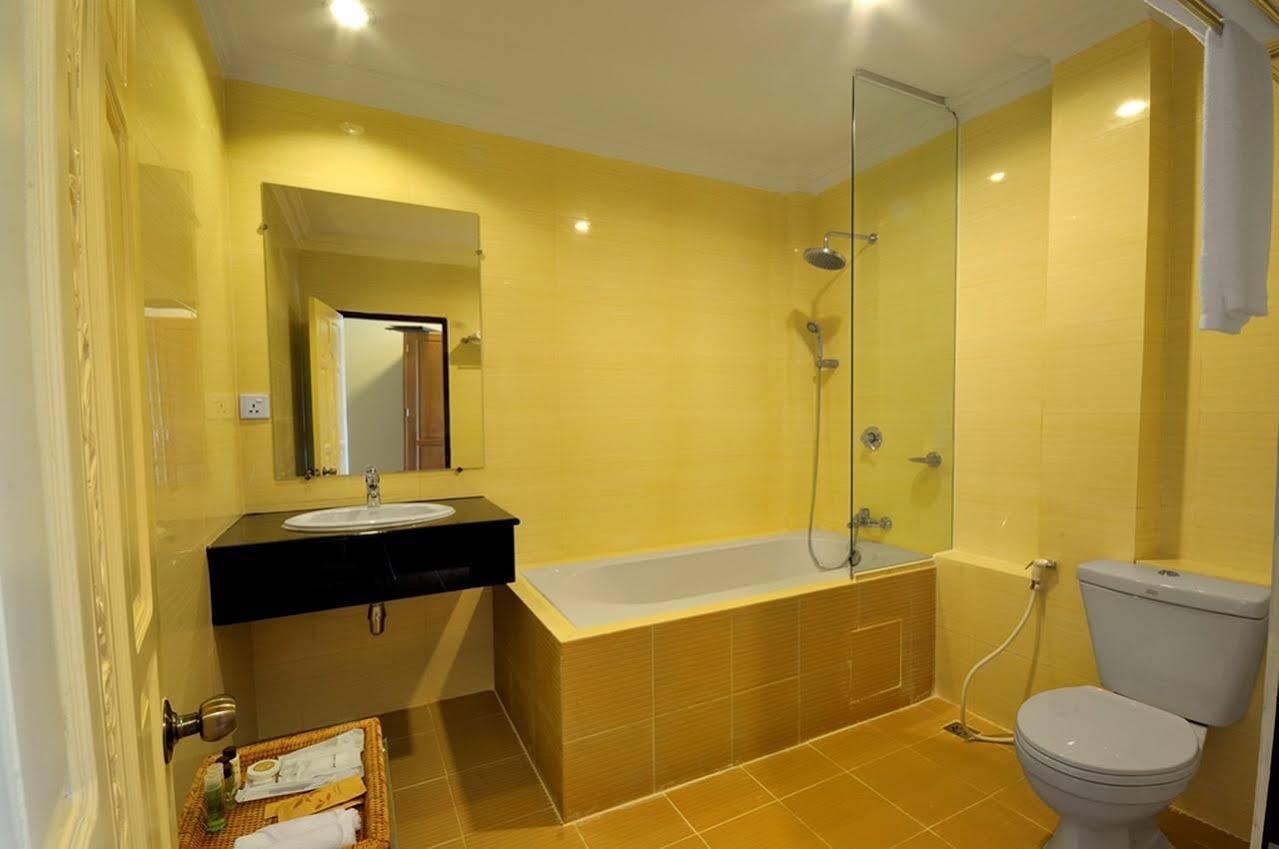 Royal Golden View Hotel Янгон Екстер'єр фото